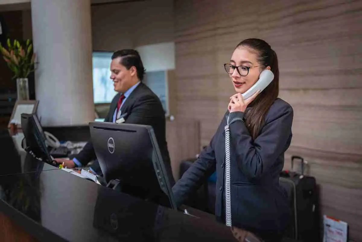 Receptionist hotel